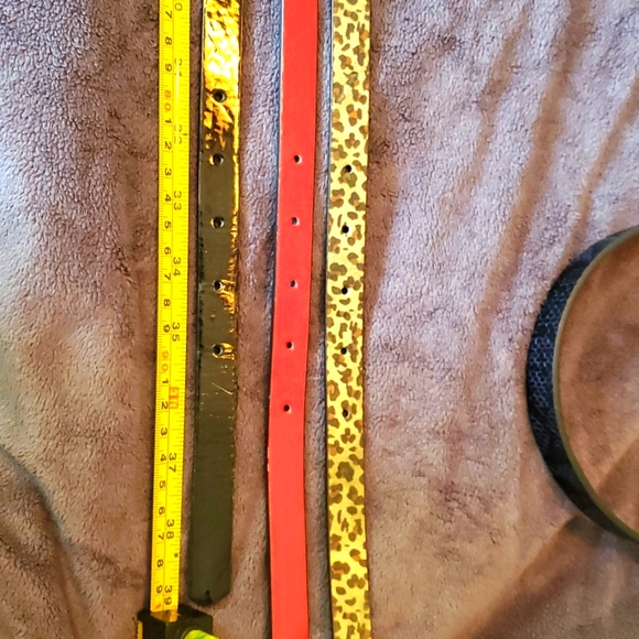 Kenneth Cole set of 3 belts red, black and leopard print - Picture 4 of 4